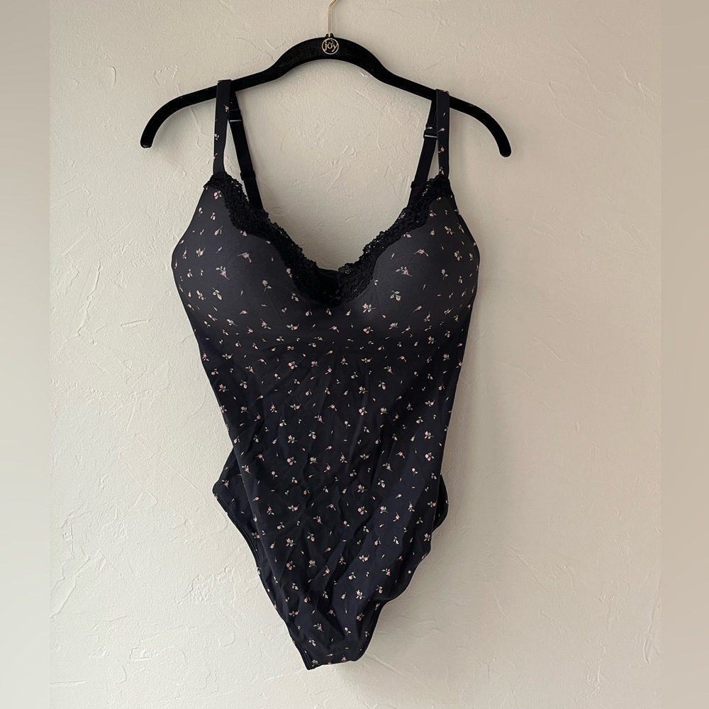 🖤SKIMS FITS EVERYBODY LACE PUSH UP THONG BODYSUIT ONYX ROSEBUD PRINT L - Picture 1 of 6